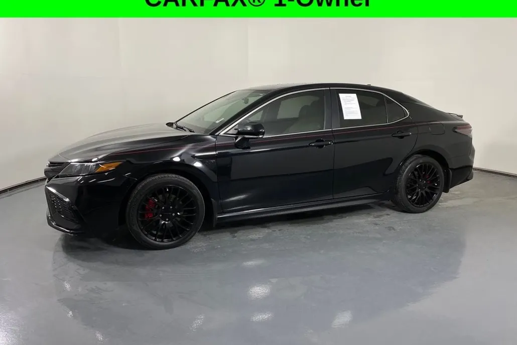 2023 Toyota Camry SE photo 1