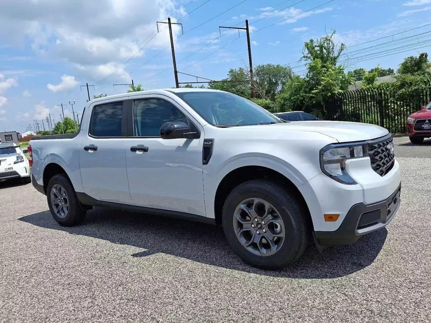2025 Ford Maverick XLT photo 1
