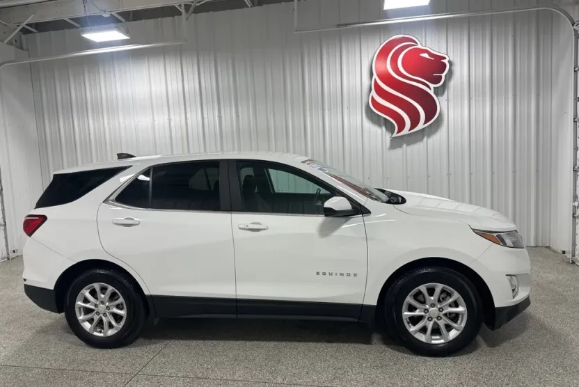 2021 Chevrolet Equinox LT photo 1