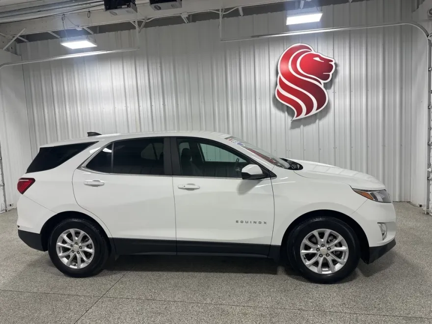 2021 Chevrolet Equinox LT photo 1