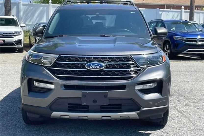 2020 Ford Explorer XLT photo 1