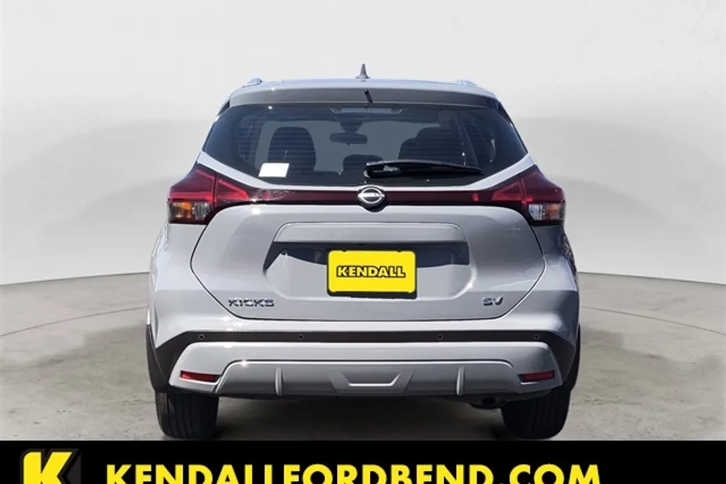 2023 Nissan Kicks SV photo 1