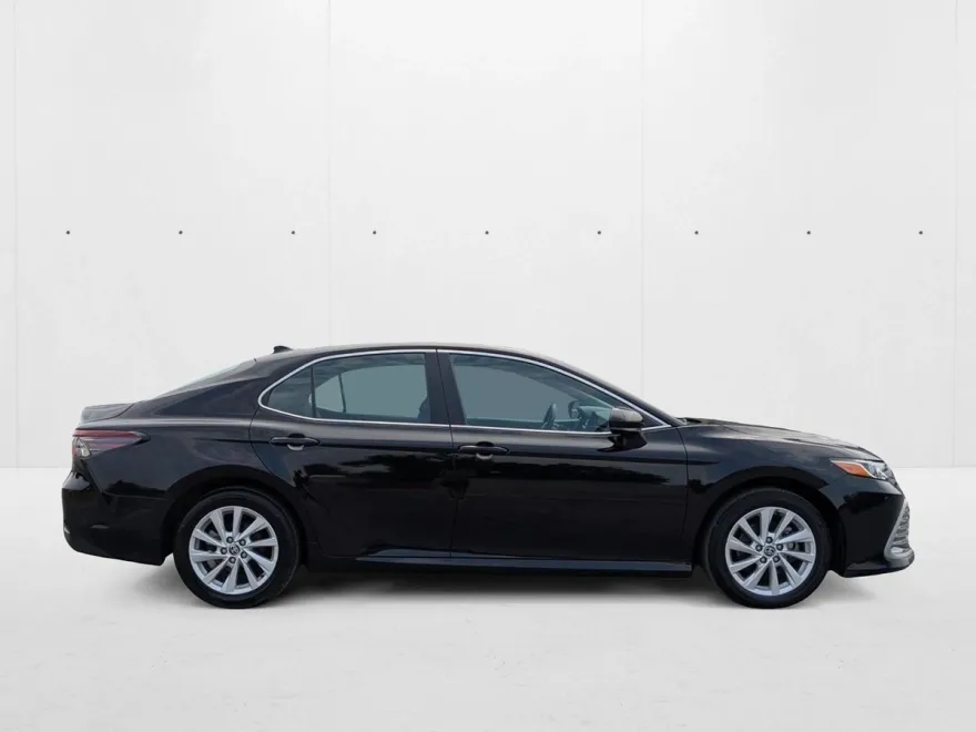 2024 Toyota Camry LE photo 1