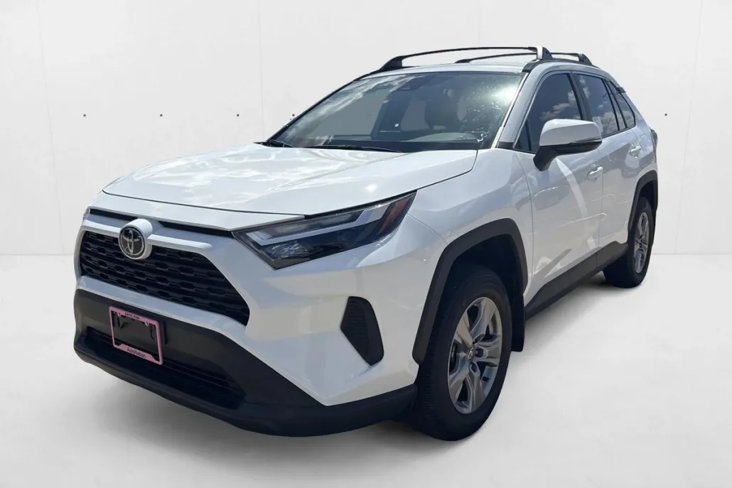 2025 Toyota RAV4 XLE photo 1
