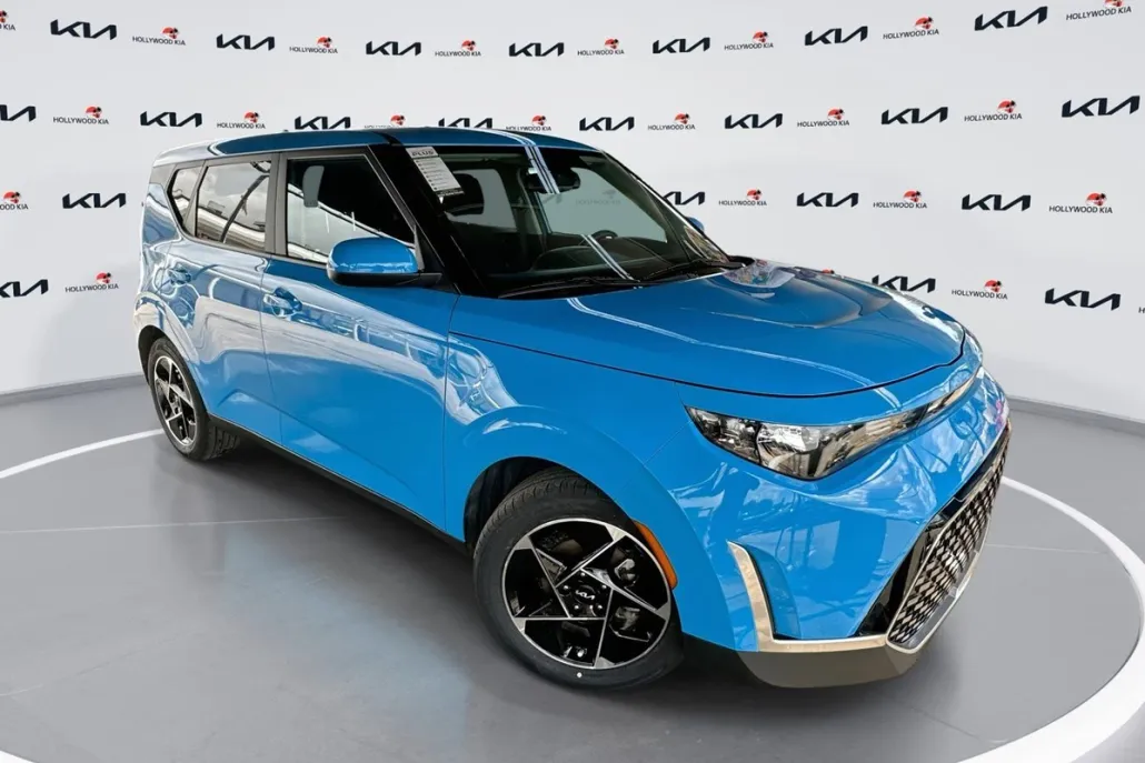 2023 Kia Soul EX photo 1