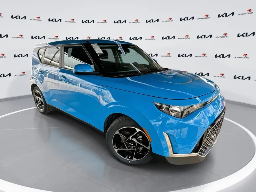 2023 Kia Soul EX photo 1