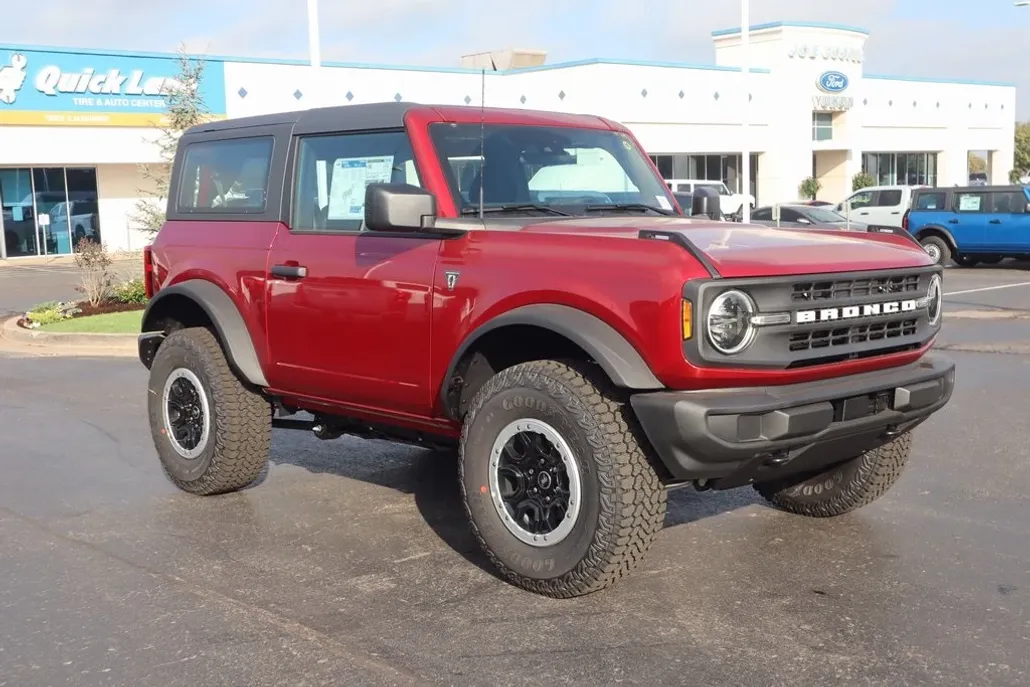 2025 Ford Bronco Base photo 1