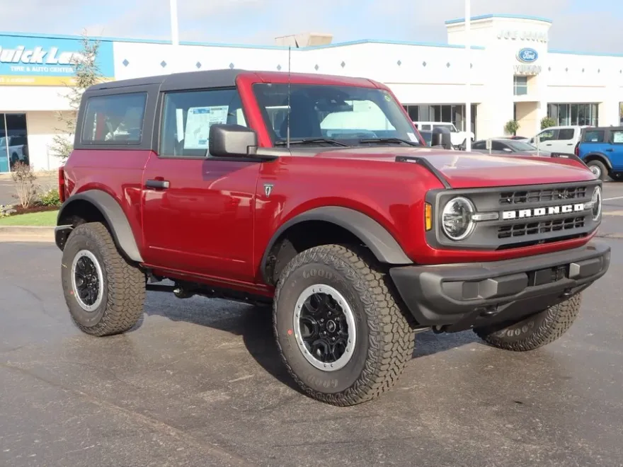 2025 Ford Bronco Base photo 1
