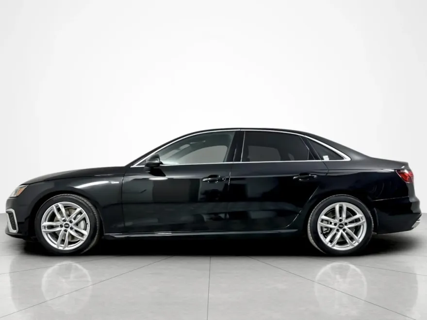2023 Audi A4 S line Premium Plus 45 TFSI Quattro photo 1