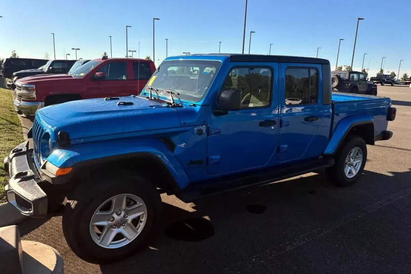 2022 Jeep Gladiator Sport S photo 1