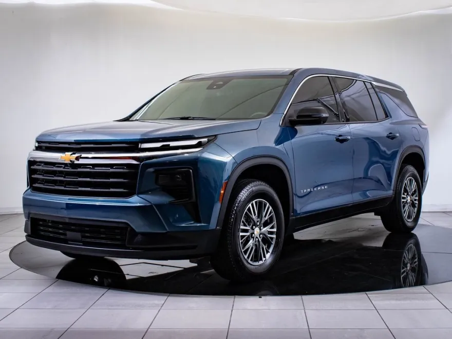 2024 Chevrolet Traverse LS photo 1
