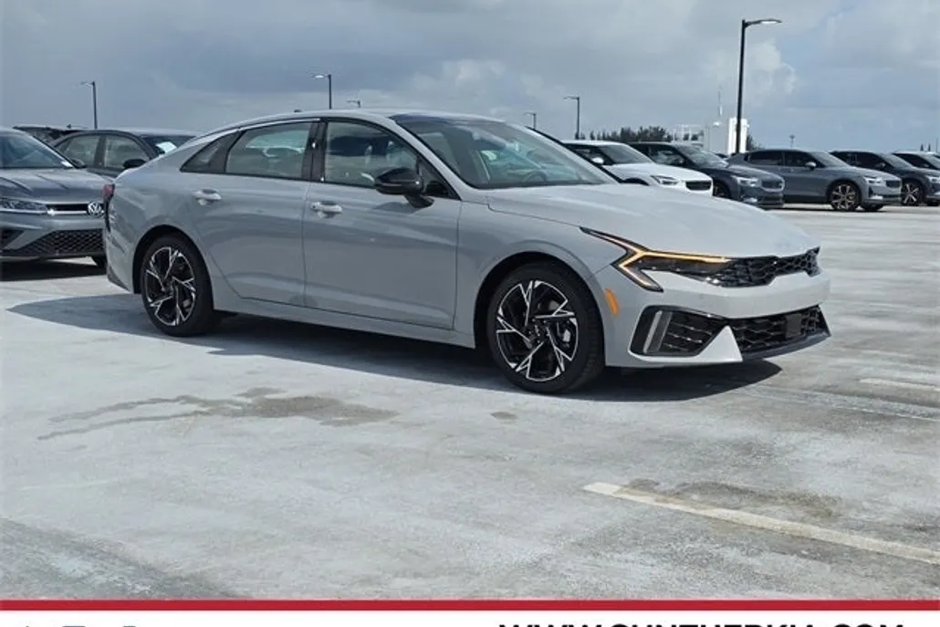 2025 Kia K5 GT-Line photo 1