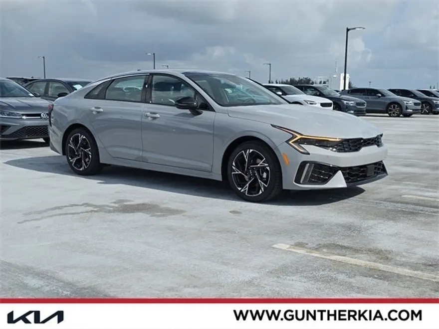 2025 Kia K5 GT-Line photo 1