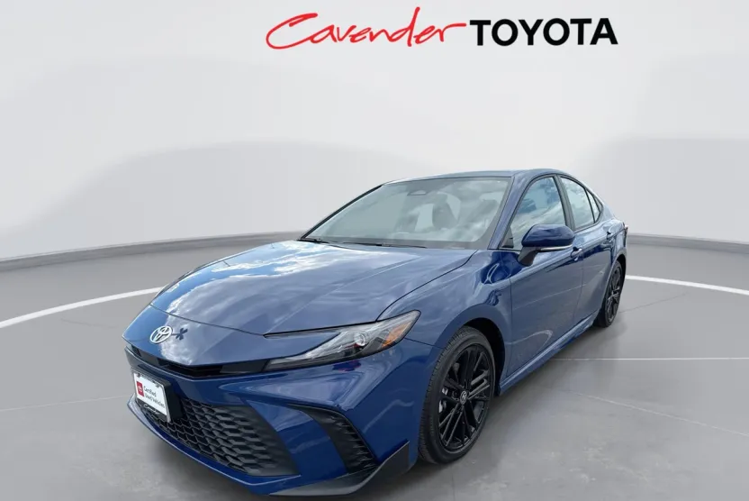 2025 Toyota Camry SE photo 1