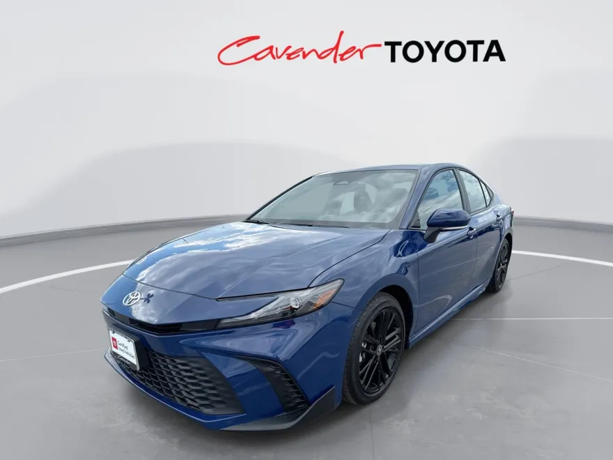 2025 Toyota Camry SE photo 1