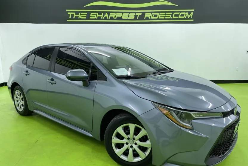 2021 Toyota Corolla LE photo 1