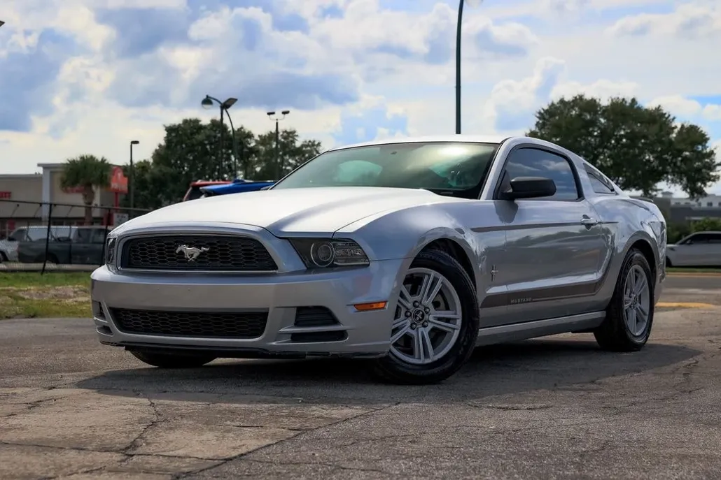 2014 Ford Mustang V6 photo 1