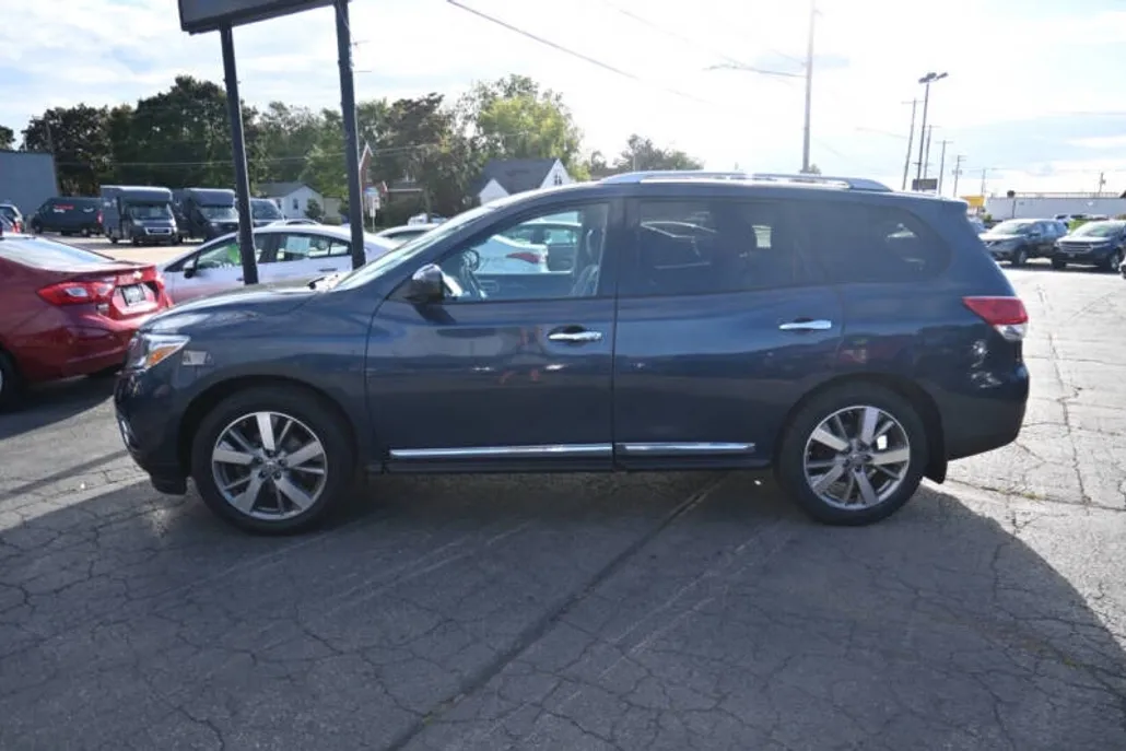 2016 Nissan Pathfinder Platinum photo 1