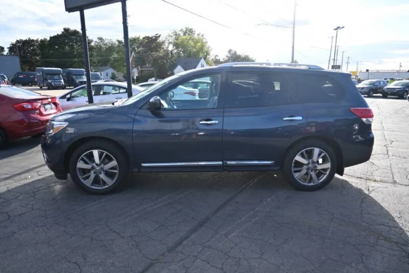 2016 Nissan Pathfinder Platinum photo 1