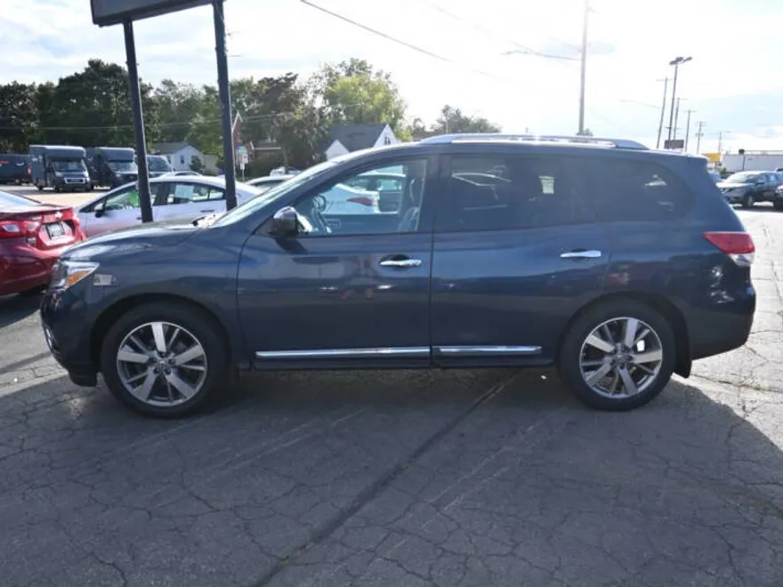 2016 Nissan Pathfinder Platinum photo 1