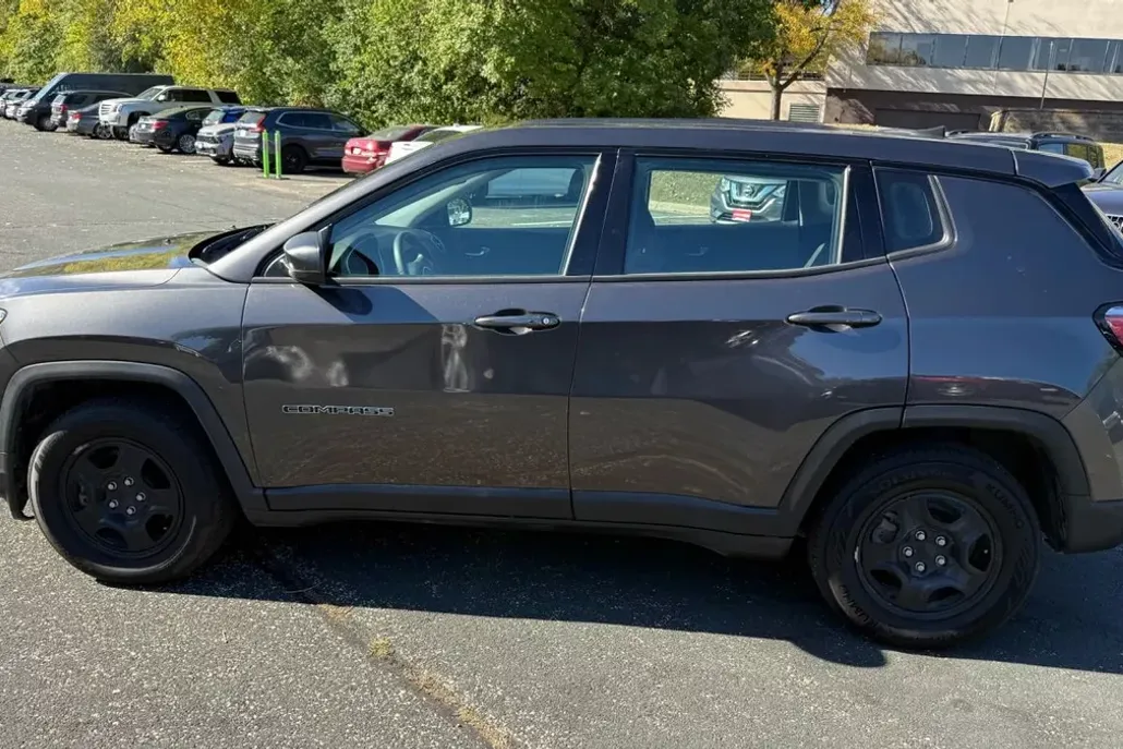 2019 Jeep Compass Sport photo 1