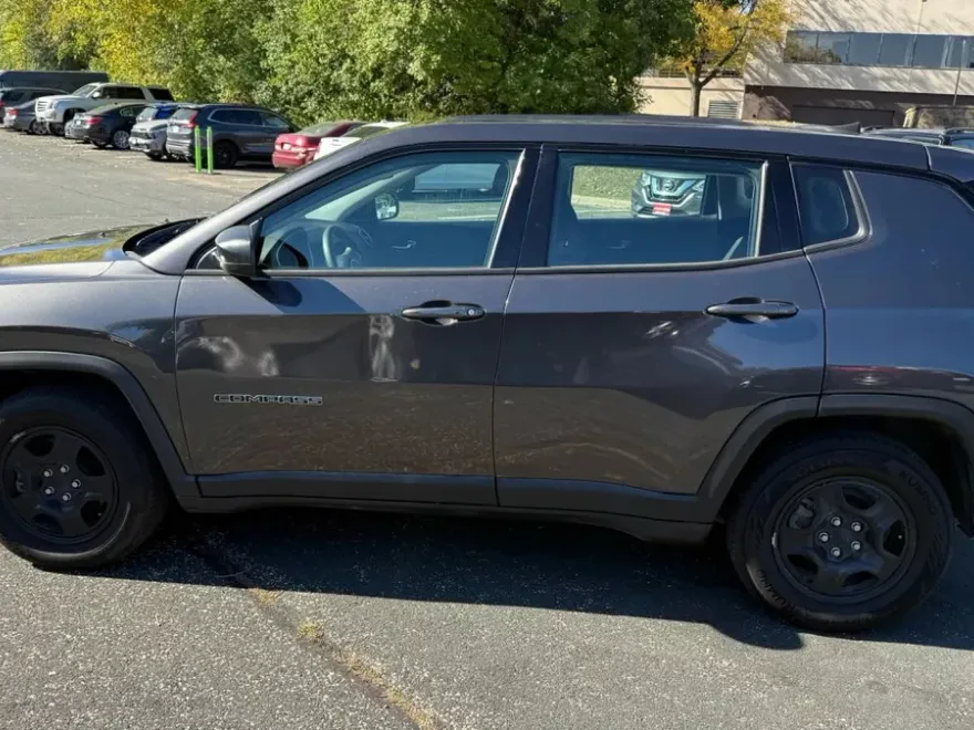2019 Jeep Compass Sport photo 1