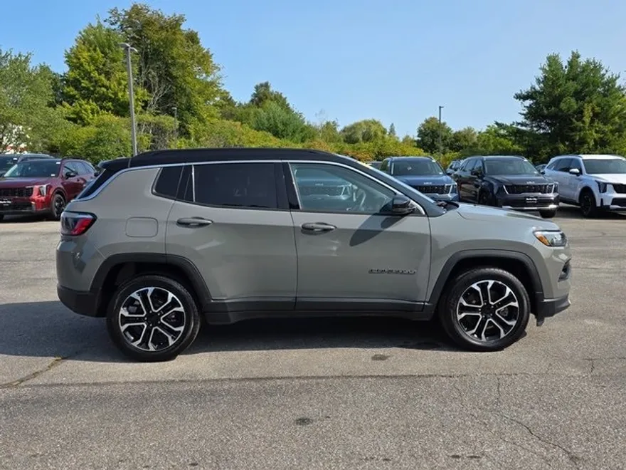 2023 Jeep Compass Limited photo 1