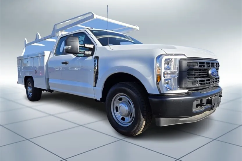 2024 Ford F-350 XL photo 1