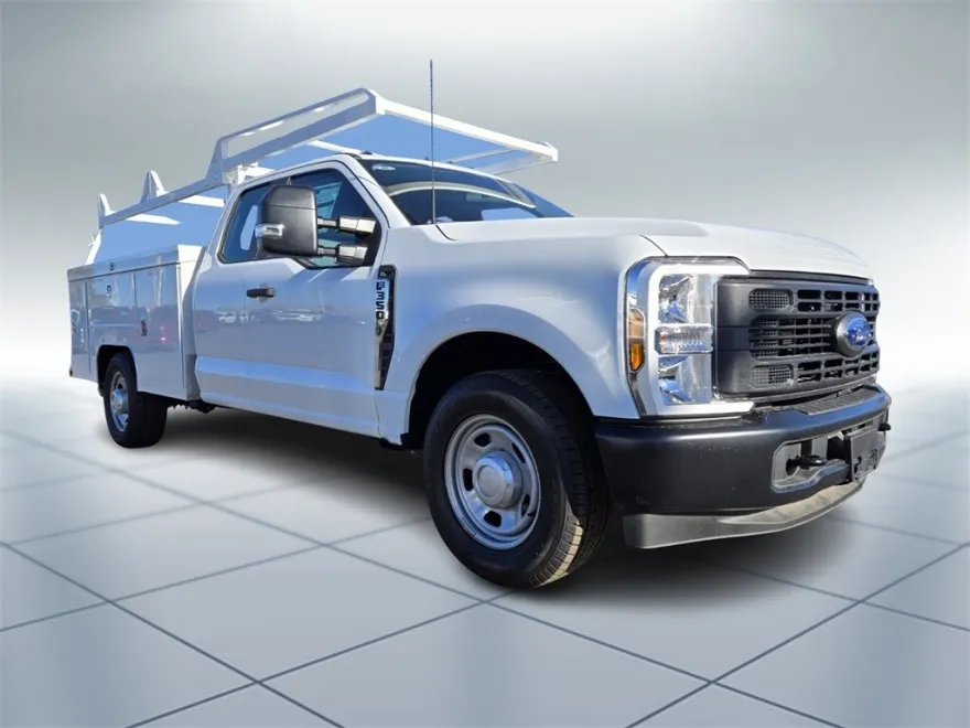 2024 Ford F-350 XL photo 1
