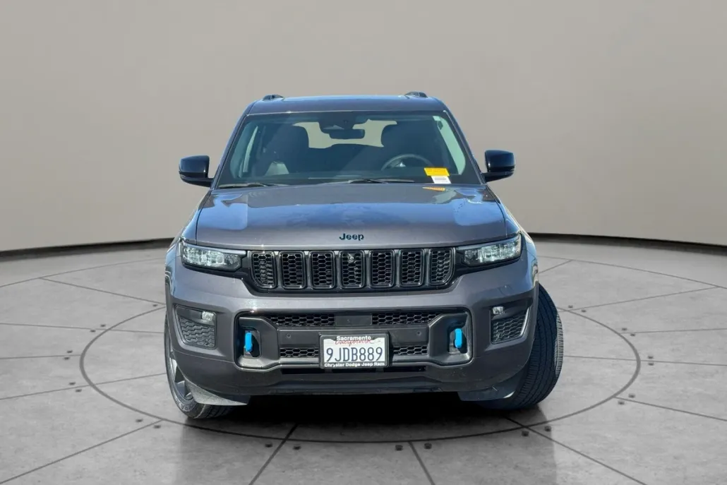 2023 Jeep Cherokee 4xe photo 1