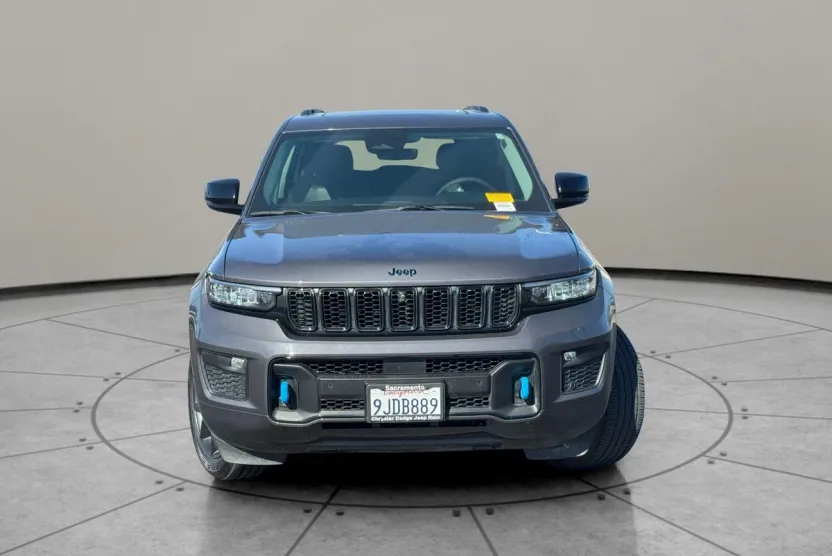 2023 Jeep Cherokee 4xe photo 1