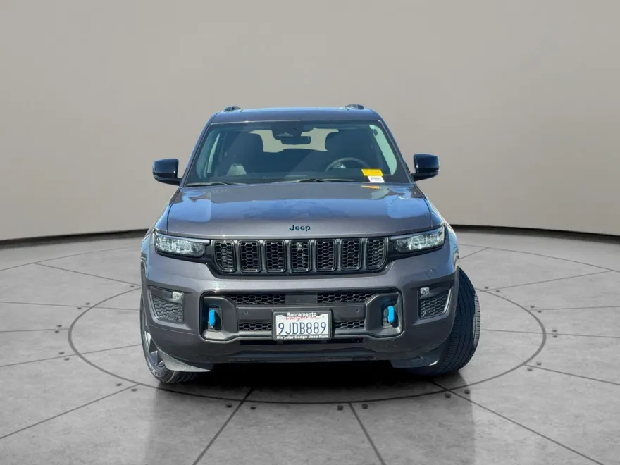 2023 Jeep Cherokee 4xe photo 1