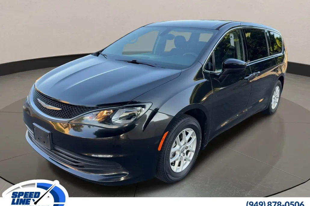 2017 Chrysler Pacifica Touring photo 1