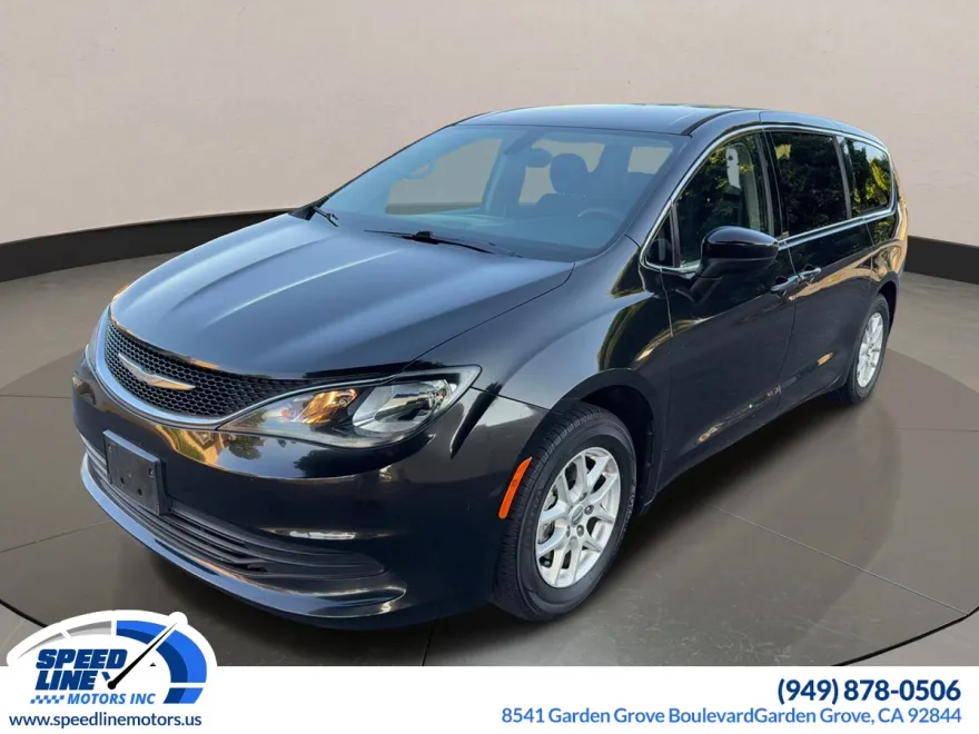 2017 Chrysler Pacifica Touring photo 1