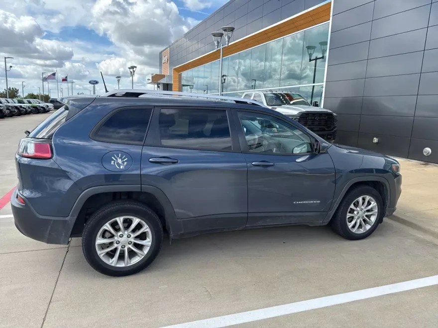 2021 Jeep Cherokee Latitude photo 1
