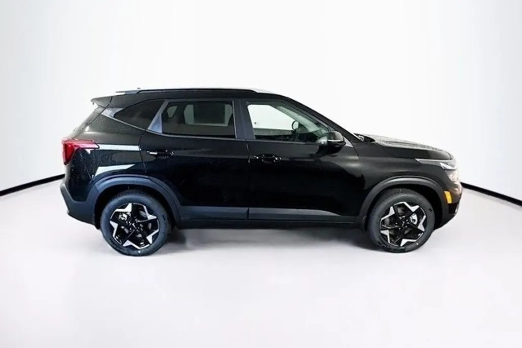 2025 Kia Seltos S photo 1