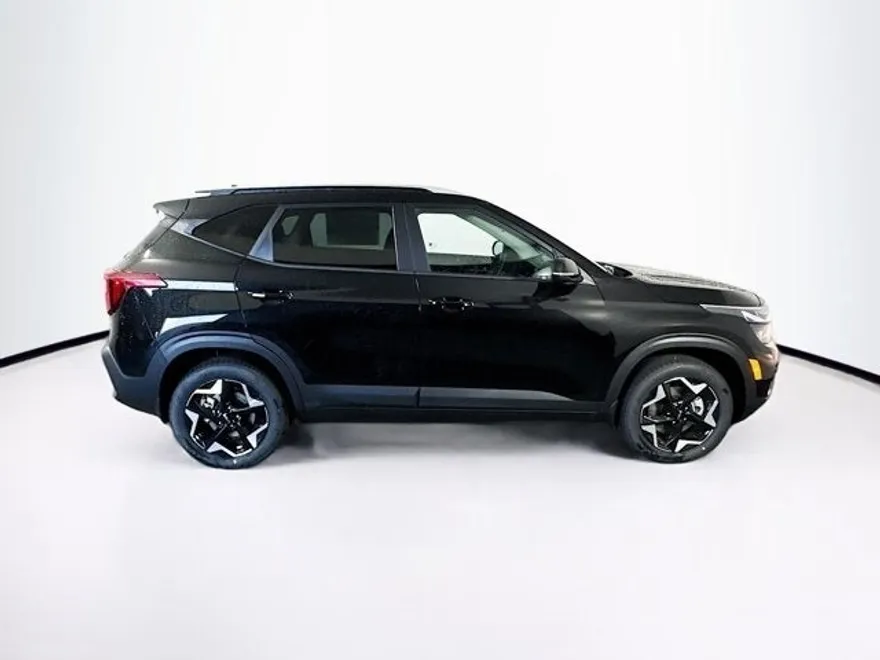 2025 Kia Seltos S photo 1