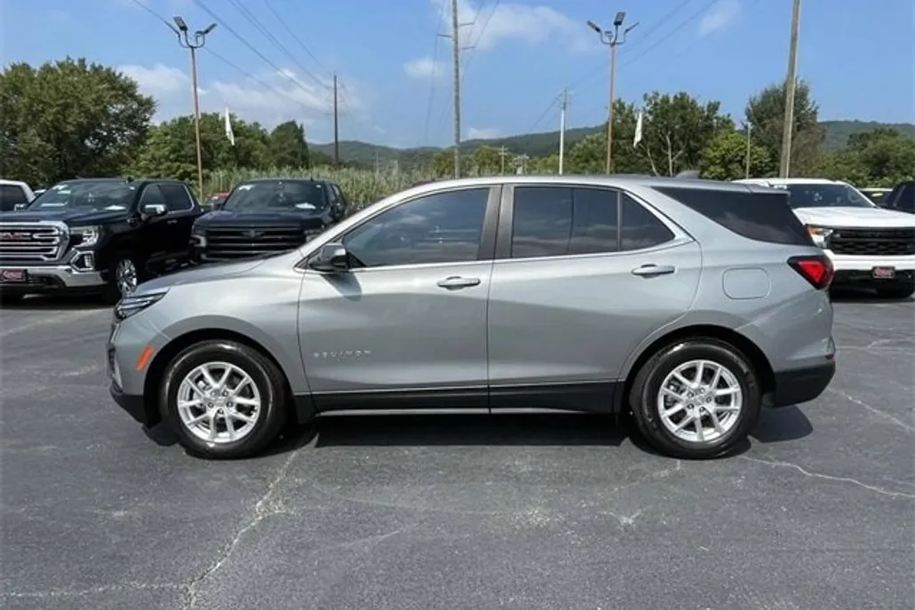 2023 Chevrolet Equinox LT photo 1