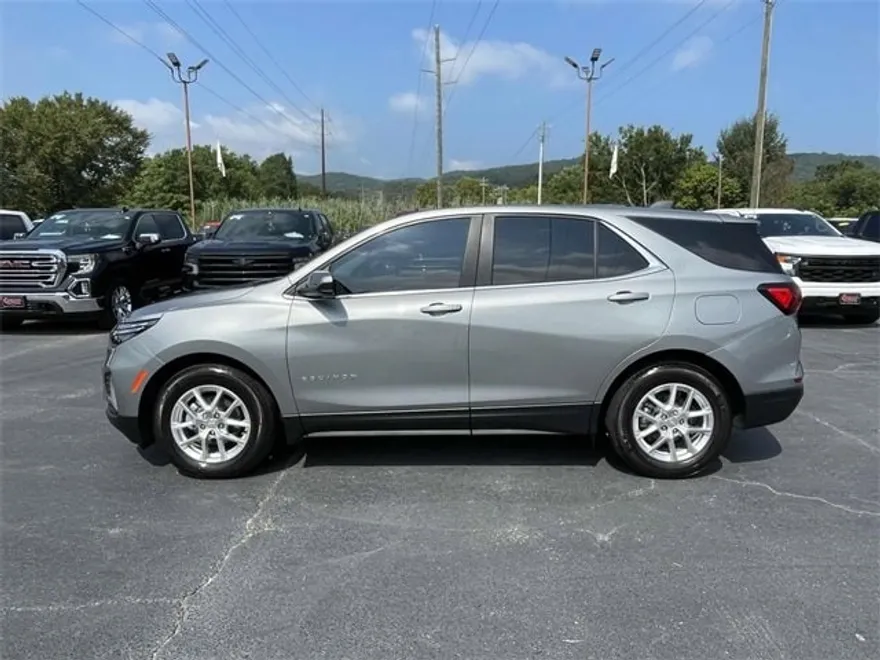 2023 Chevrolet Equinox LT photo 1