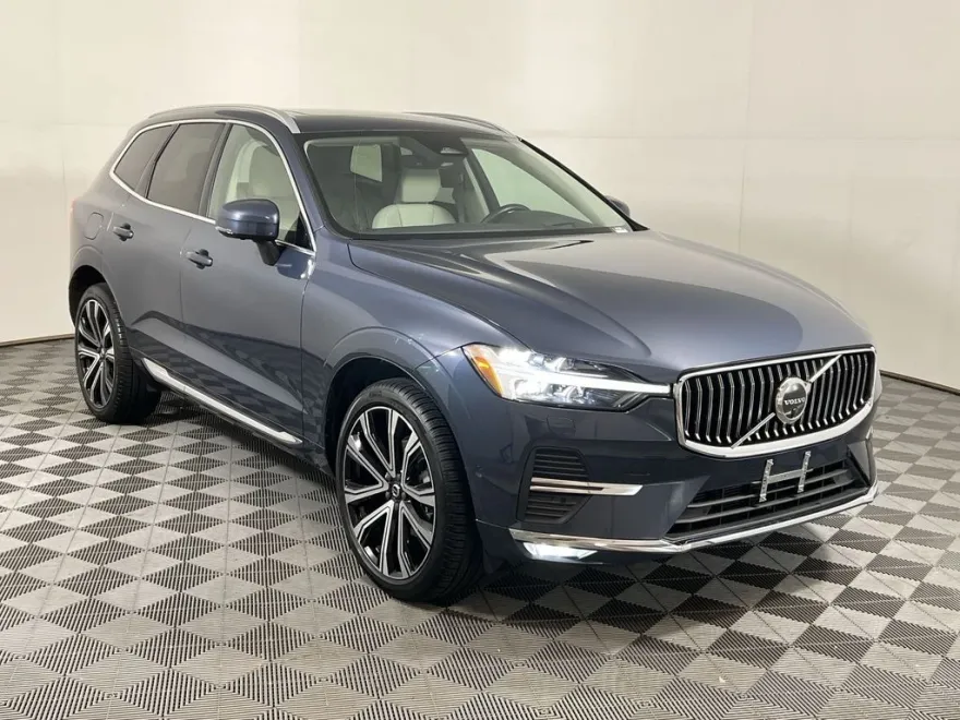 2023 Volvo XC60 B5 Ultimate photo 1