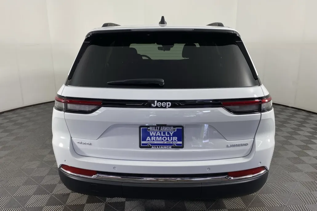 2025 Jeep Grand Cherokee Laredo photo 1