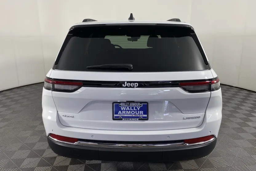 2025 Jeep Grand Cherokee Laredo photo 1