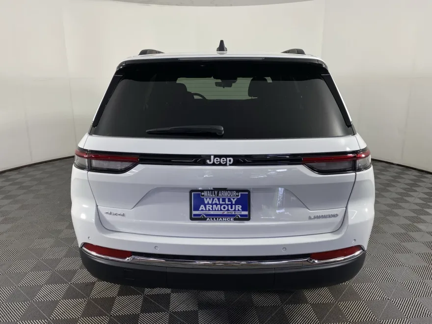 2025 Jeep Grand Cherokee Laredo photo 1