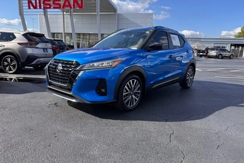 2021 Nissan Kicks SR photo 1
