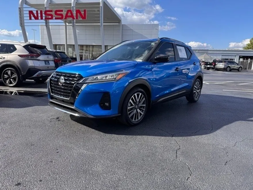 2021 Nissan Kicks SR photo 1