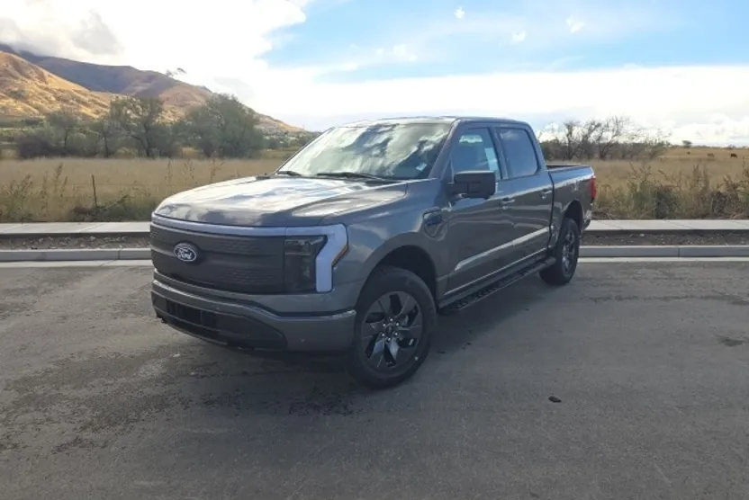 2025 Ford F-150 Lightning photo 1