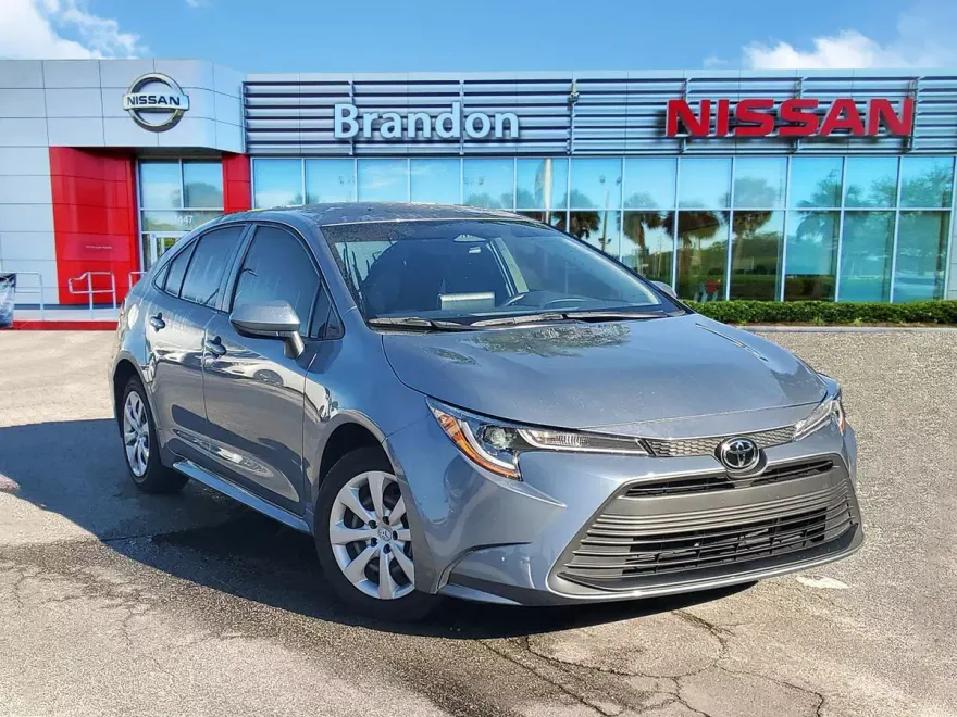 2023 Toyota Corolla LE photo 1