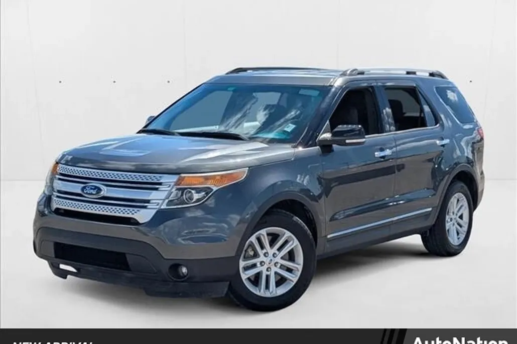 2015 Ford Explorer XLT photo 1
