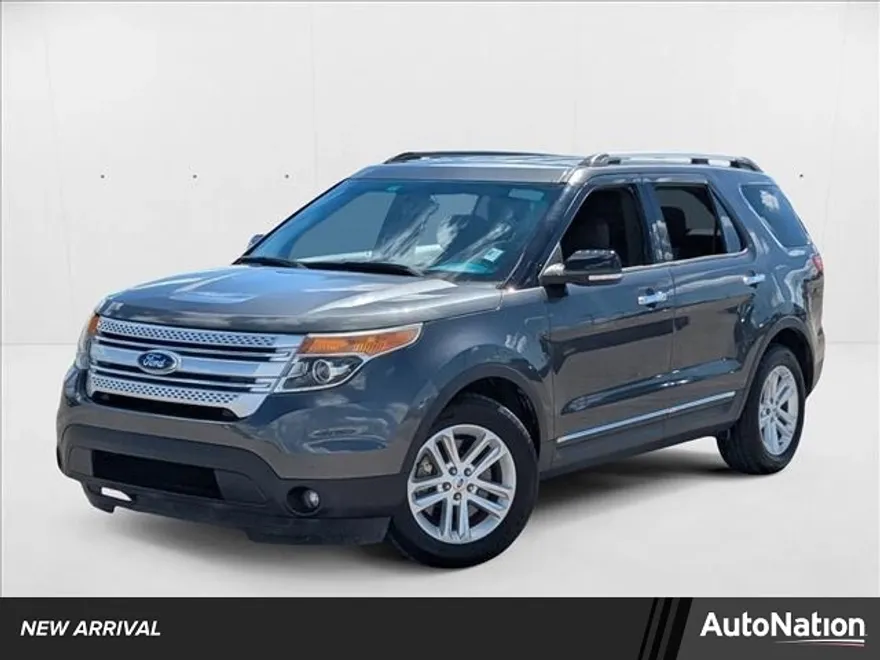 2015 Ford Explorer XLT photo 1