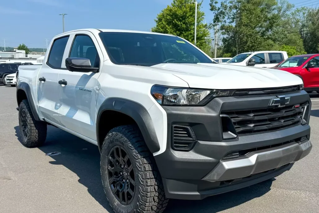 2025 Chevrolet Colorado Trail Boss photo 1